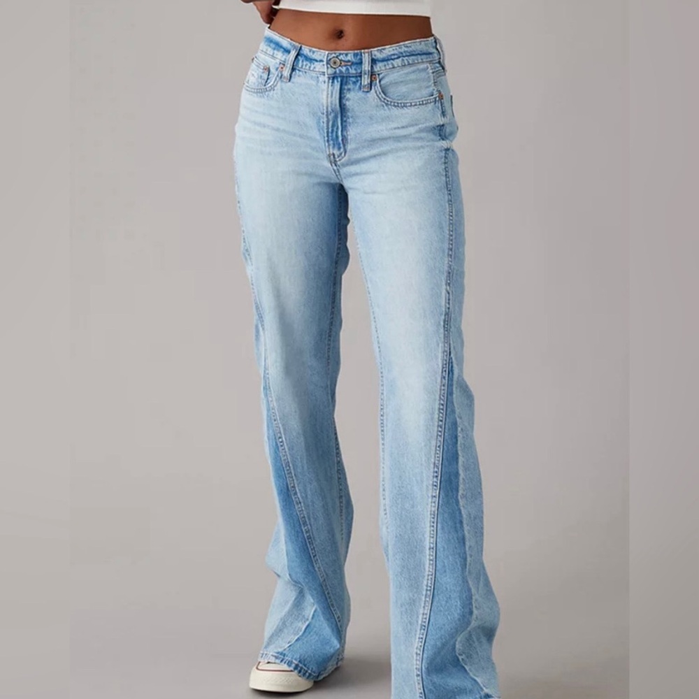 AE Strigid Low-Rise Baggy Flare Jean